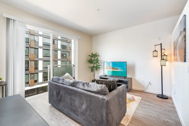 Building Photo - 16450 Redmond Way Unit ID1045877P