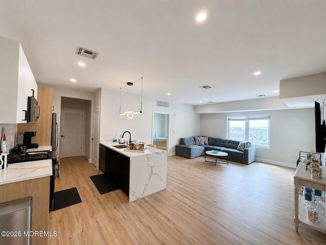 Building Photo - 401 Boulevard Unit 509
