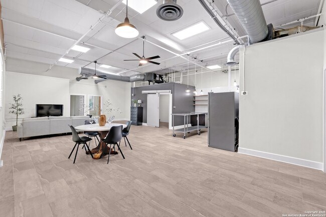 Photo - 3363 E Commerce St