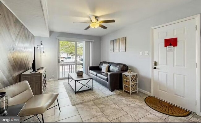 Photo - 105 Jamestown Rd Unit A