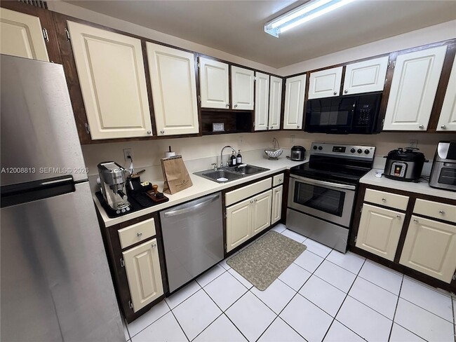 Building Photo - 9270 Fontainebleau Blvd Unit 102