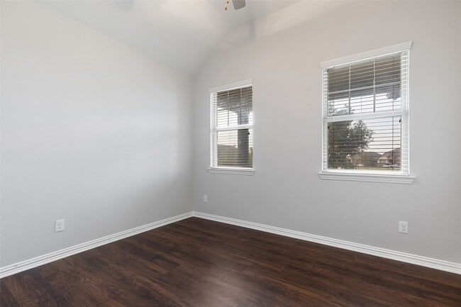 Photo - 912 Slate Ln