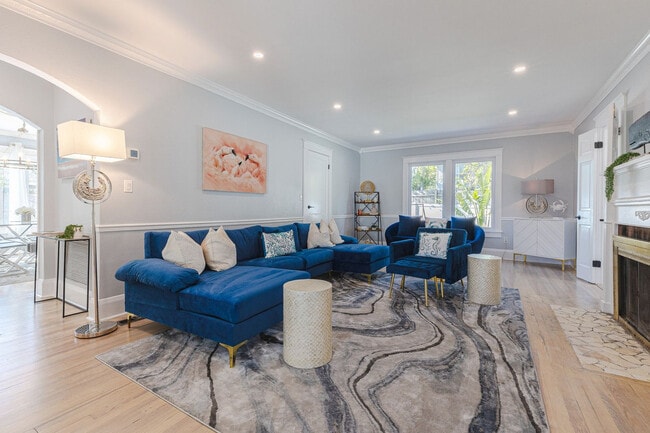 Building Photo - 206 20th St W Unit SI FL2-ID1590877P