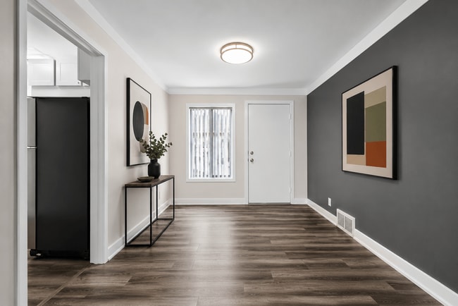 Photo - Oak Park Manor Apartments & Townhomes