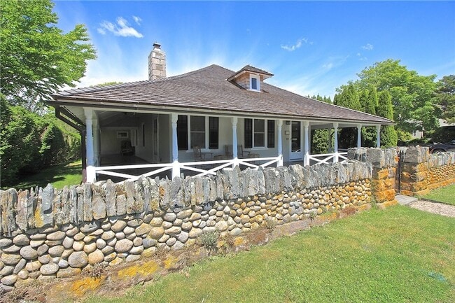 Photo - 215 Coggeshall Ave
