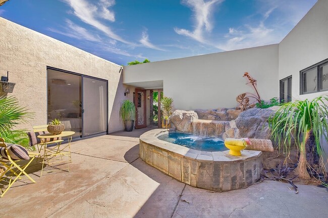 Building Photo - 77765 Cottonwood Cove