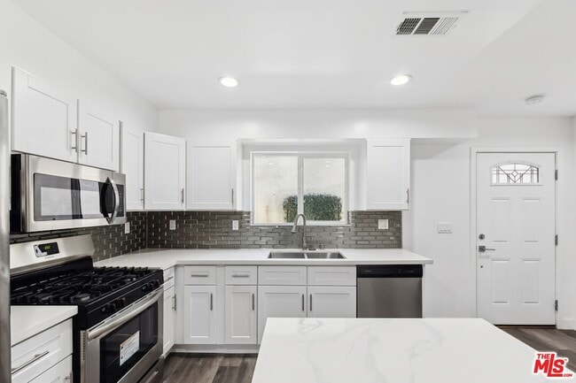 Photo - 17610 Sherman Way