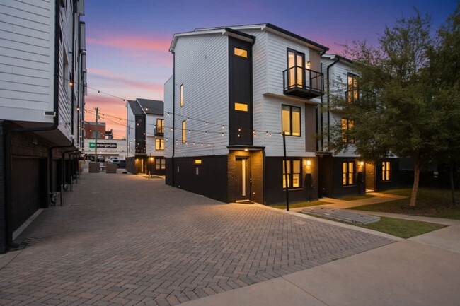 Photo - 1710 8th Ave S Unit ID1312332P