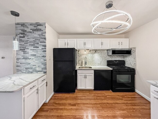 Building Photo - 6 Venice St Unit B3