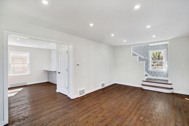 Photo - 248 Adelaide Pl
