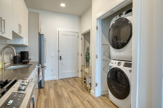 Photo - Alexander Crossing