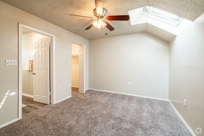 1BR, 1BA - 620SF - Bedroom - Emory on Grand