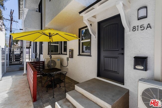 Photo - 815 W Glenoaks Blvd