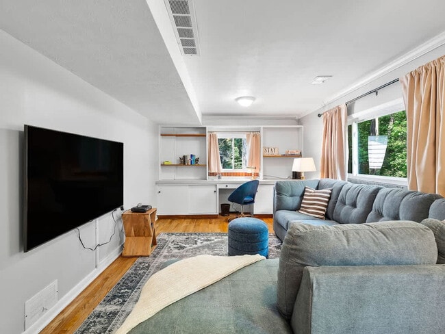 Photo - 670 Treeside Dr Unit SI ID1496085P