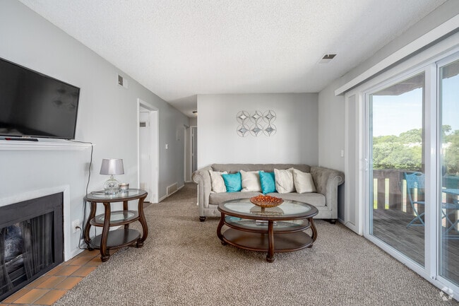2BR, 2BA - 925SF - Living Room - The Flats at Minor Park