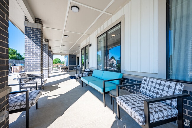 Outdoor Lounge - Kensington Gardens