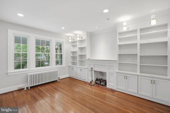 Building Photo - 3839 Beecher St NW