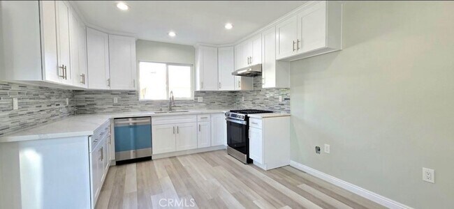Photo - 5830 N Vista St