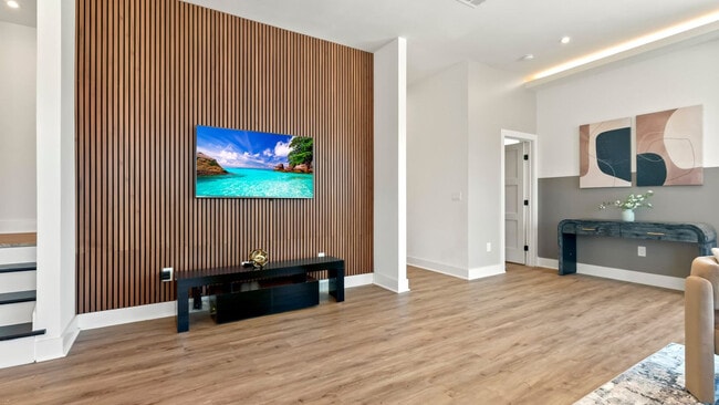 Photo - 1733 N Fitzhugh Ave Unit SI ID1226740P