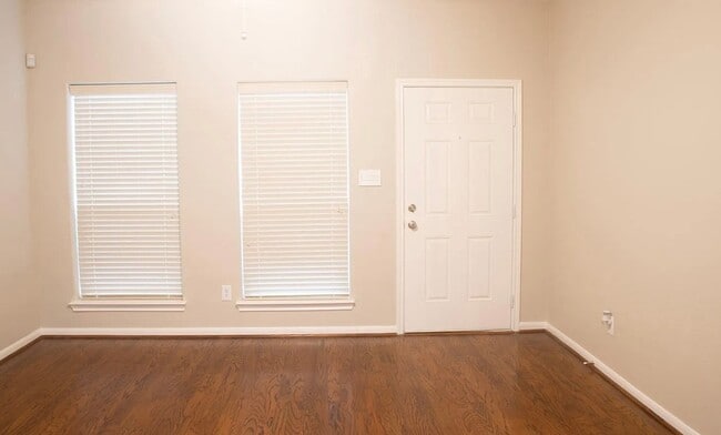 Photo - 2237 Naomi St