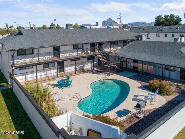 Building Photo - 502 E Mariposa St Unit 101