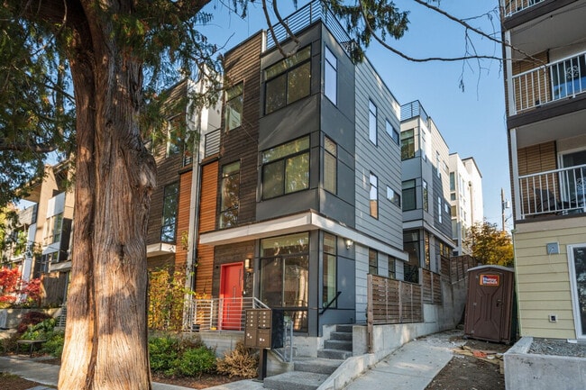 Photo - 764A Belmont Pl E Unit SI FL4-ID1035944P