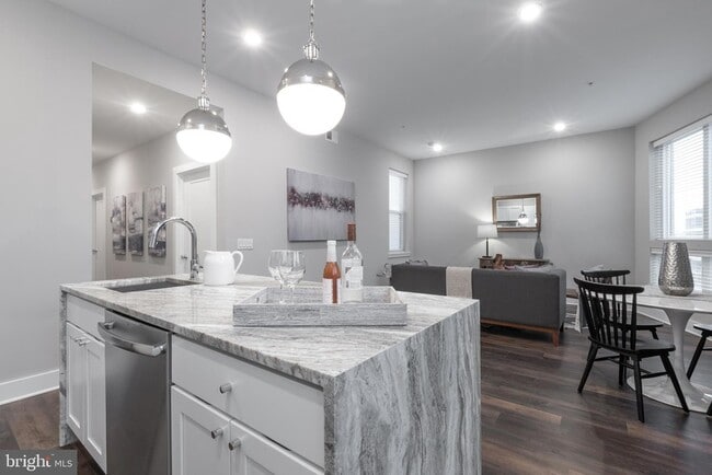 Photo - 1555 Ridge Ave Unit 402