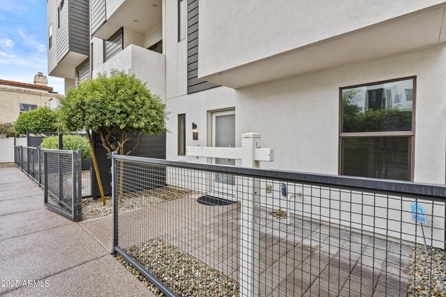 Photo - 325 E Coronado Rd