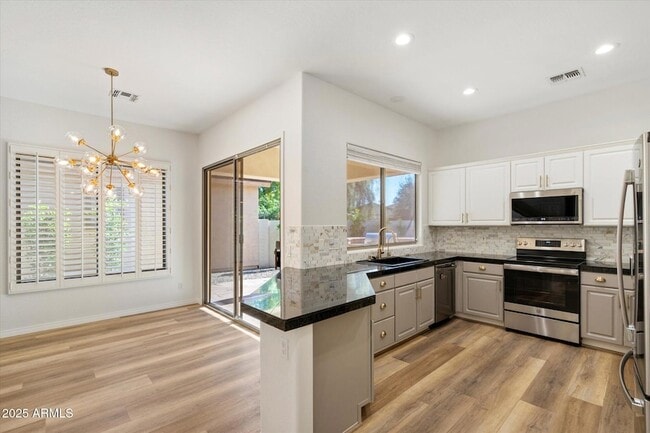 Photo - 1925 W Olive Way