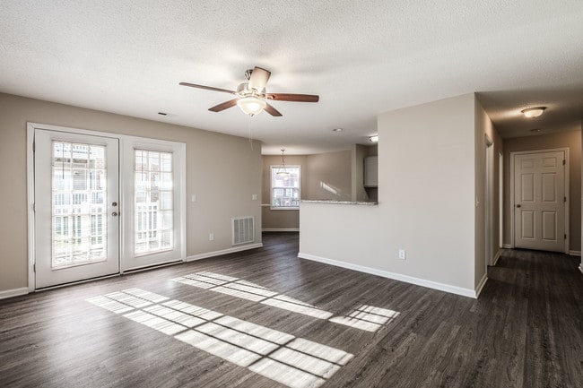 Photo - The Oaks Apartments