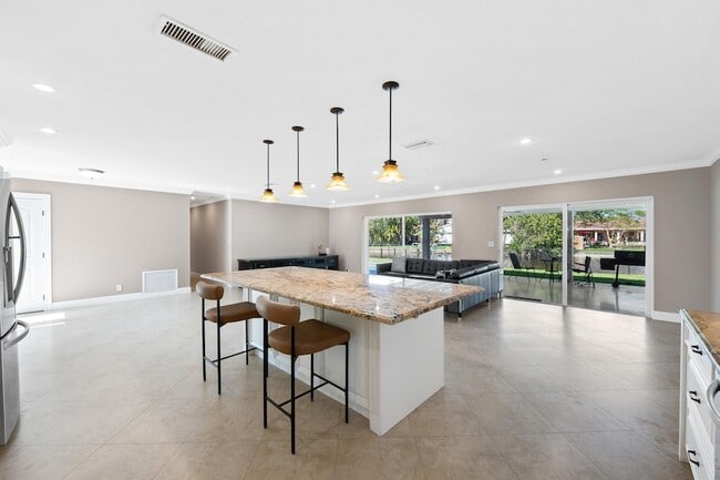 Photo - 1120 Renmar Dr