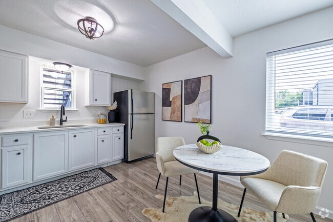 1BR, 1BA - 625SF - Dining Area - Gardens At Westgate