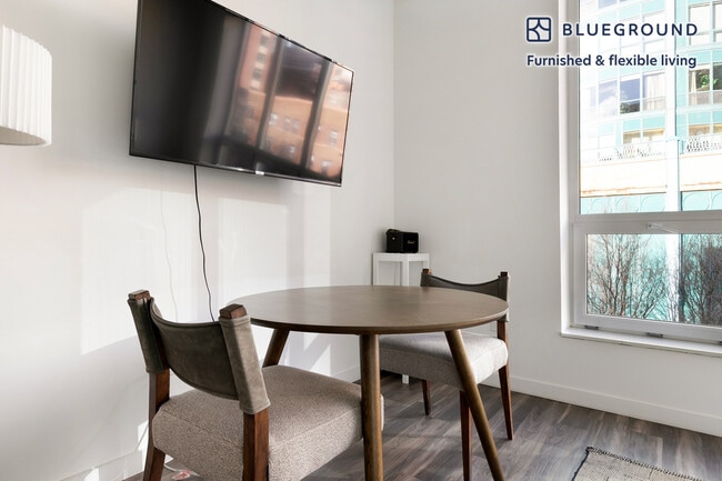 Photo - 61 W Erie St Unit FL3-ID1400