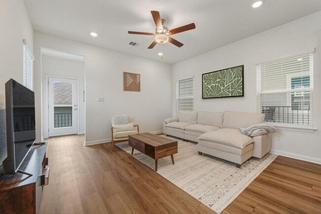 Building Photo - 2017 Ridge Runner Dr Unit SI ID1492674P