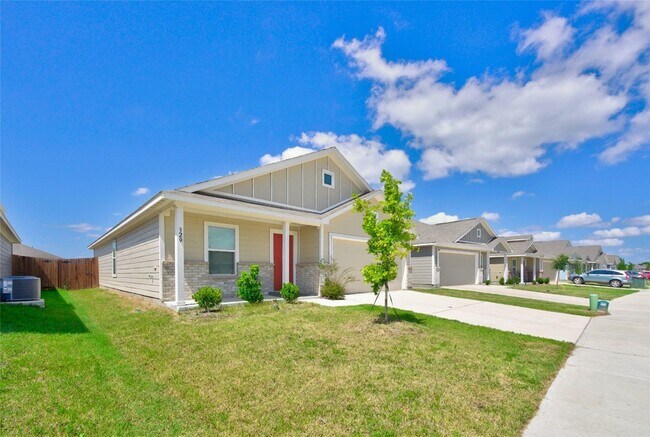 Photo - 320 Dewberry St