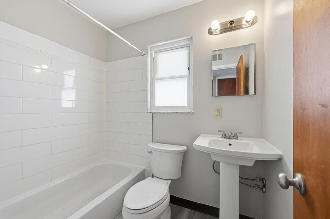 Photo - 695 Riverview