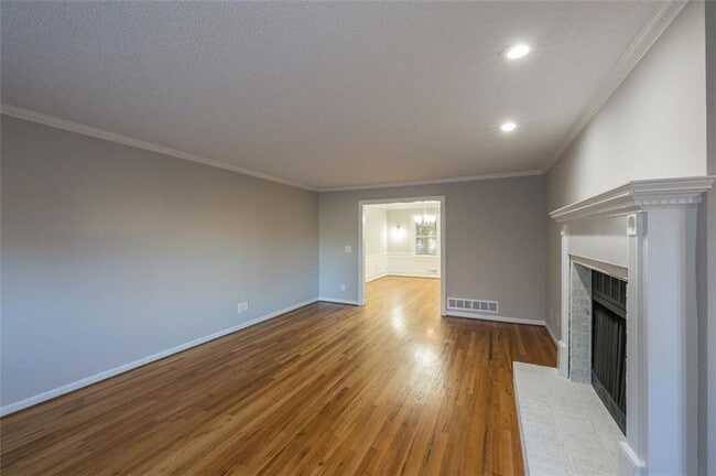 Photo - 4648 Calumet Cir NW