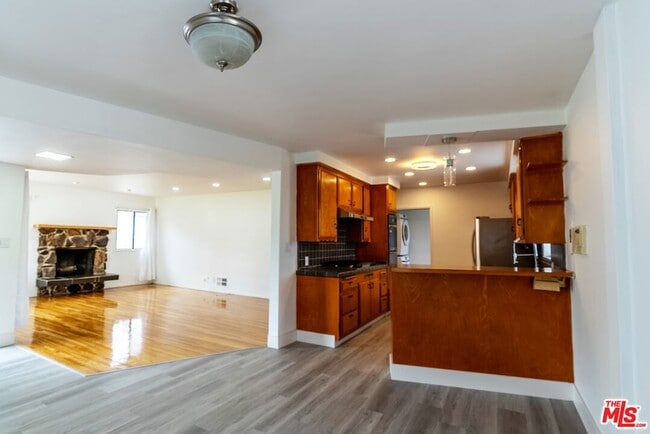 Photo - 443 Lomita St