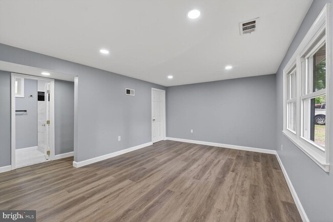 Photo - 3604 Halloway N
