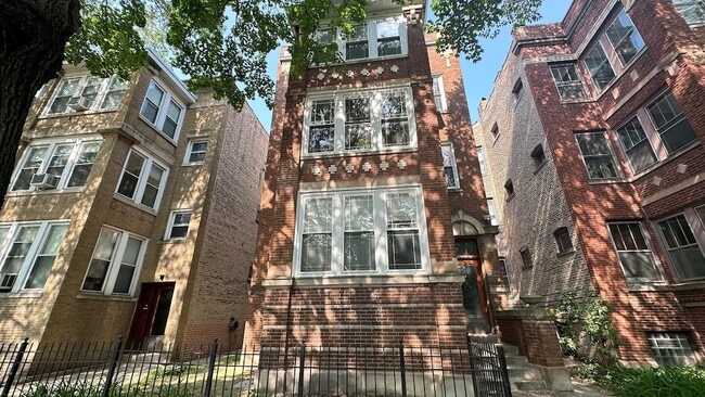 Building Photo - 6322 N Lakewood Ave Unit G
