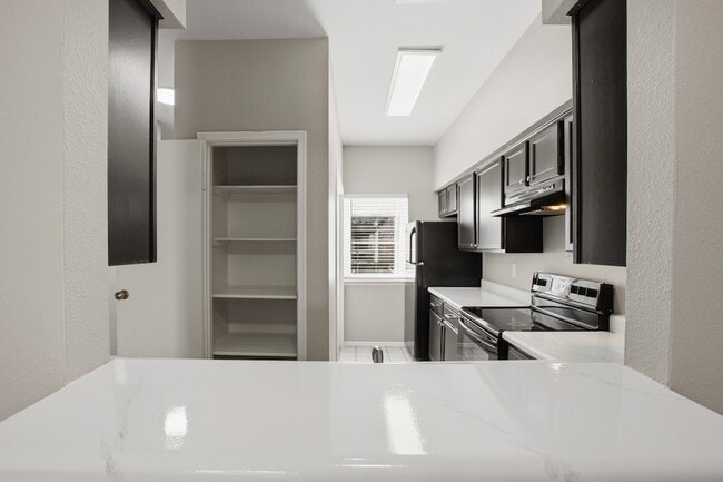 Building Photo - 7719 Cambridge St Unit 7719
