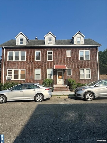 Building Photo - 688 Kingsland Ave