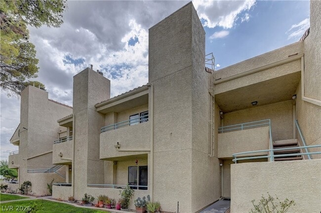 Building Photo - 820 N Sloan Ln Unit 203