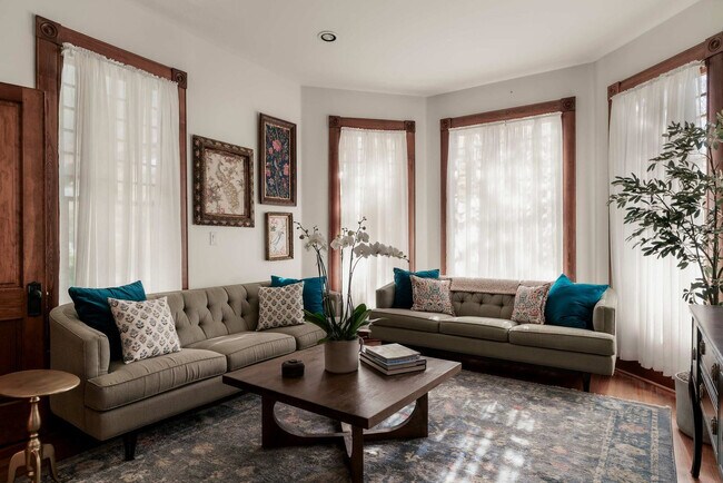 Photo - 1116 W 10th St Unit ID1292407P