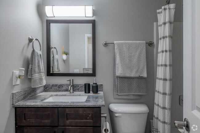 Englewood - 1,044SF - Second Bathroom - Barrington Place Apartments