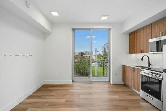 Photo - 650 SW 1st St Unit 406