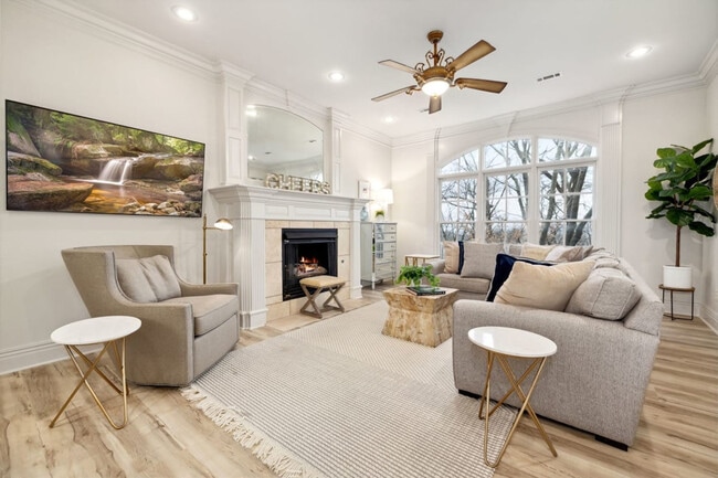 Building Photo - 222 S Block Ave Unit ID1221894P