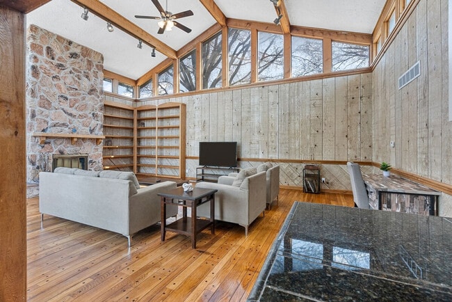 Photo - 5382 Kings Park Dr Unit SI ID1472891P