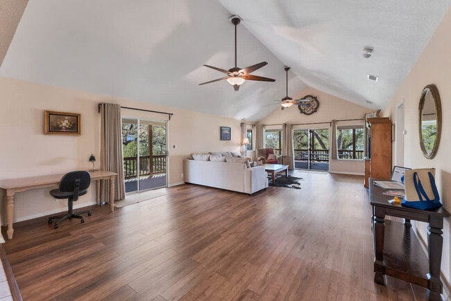 Photo - 2388 Lakeshore Dr Unit ID1351236P