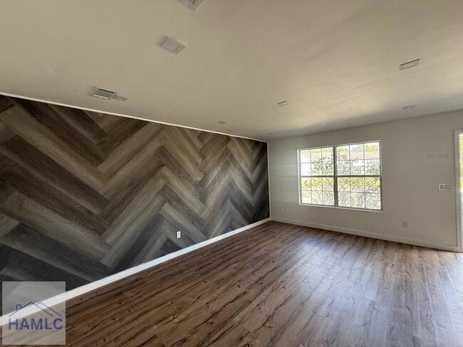 Photo - 1100 Pineland Ave